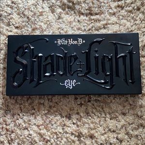 kat von d shade + light eye palette